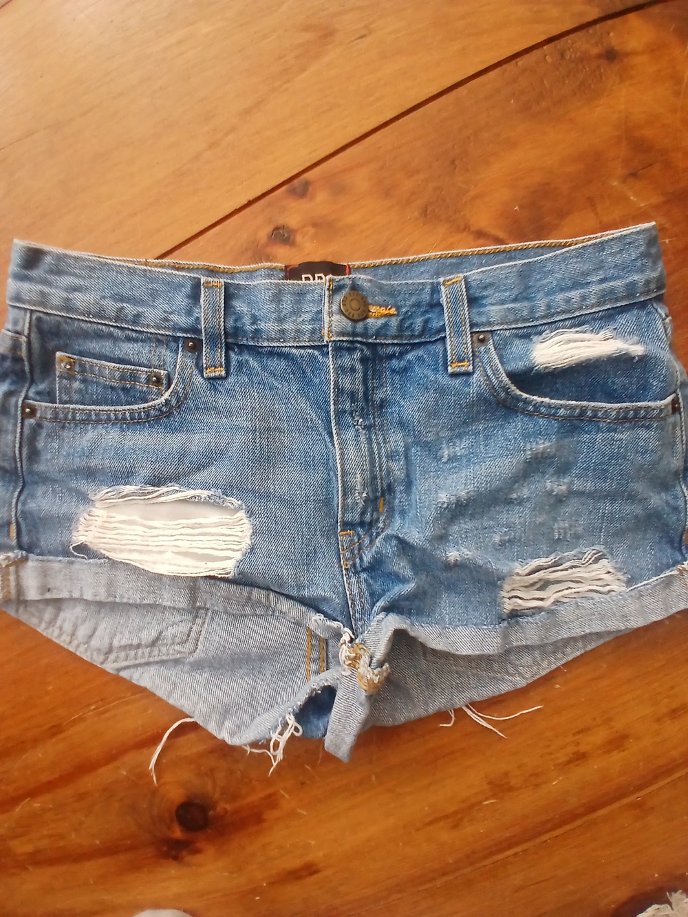 BDG Urban Outfitters Low Rise Boyfriend Distressed Blue Denim Shorts. Size 25